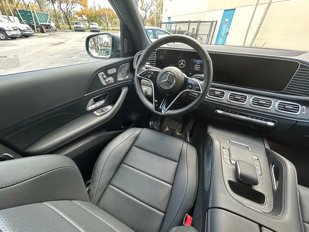 Used 2025  Mercedes-Benz GLE 450e image 9