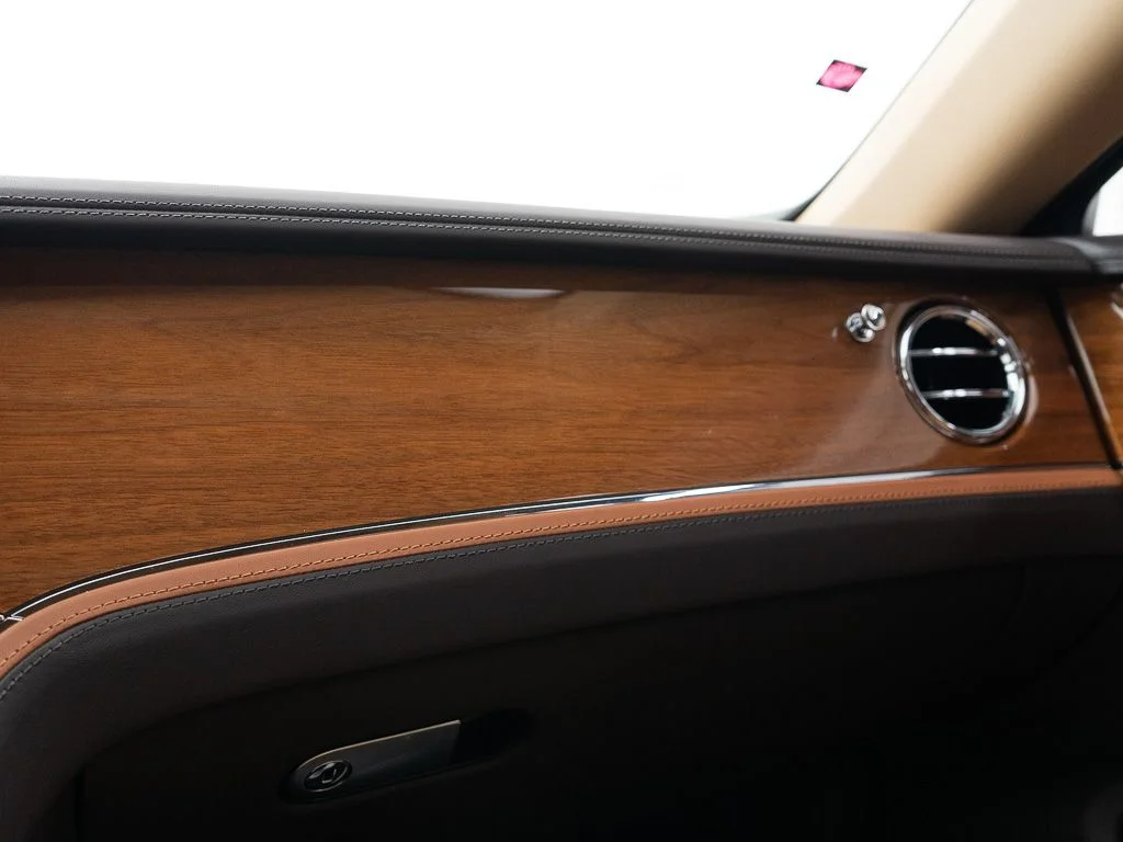 Used 2025 White Sand - by Mulliner Bentley Mulliner image 43