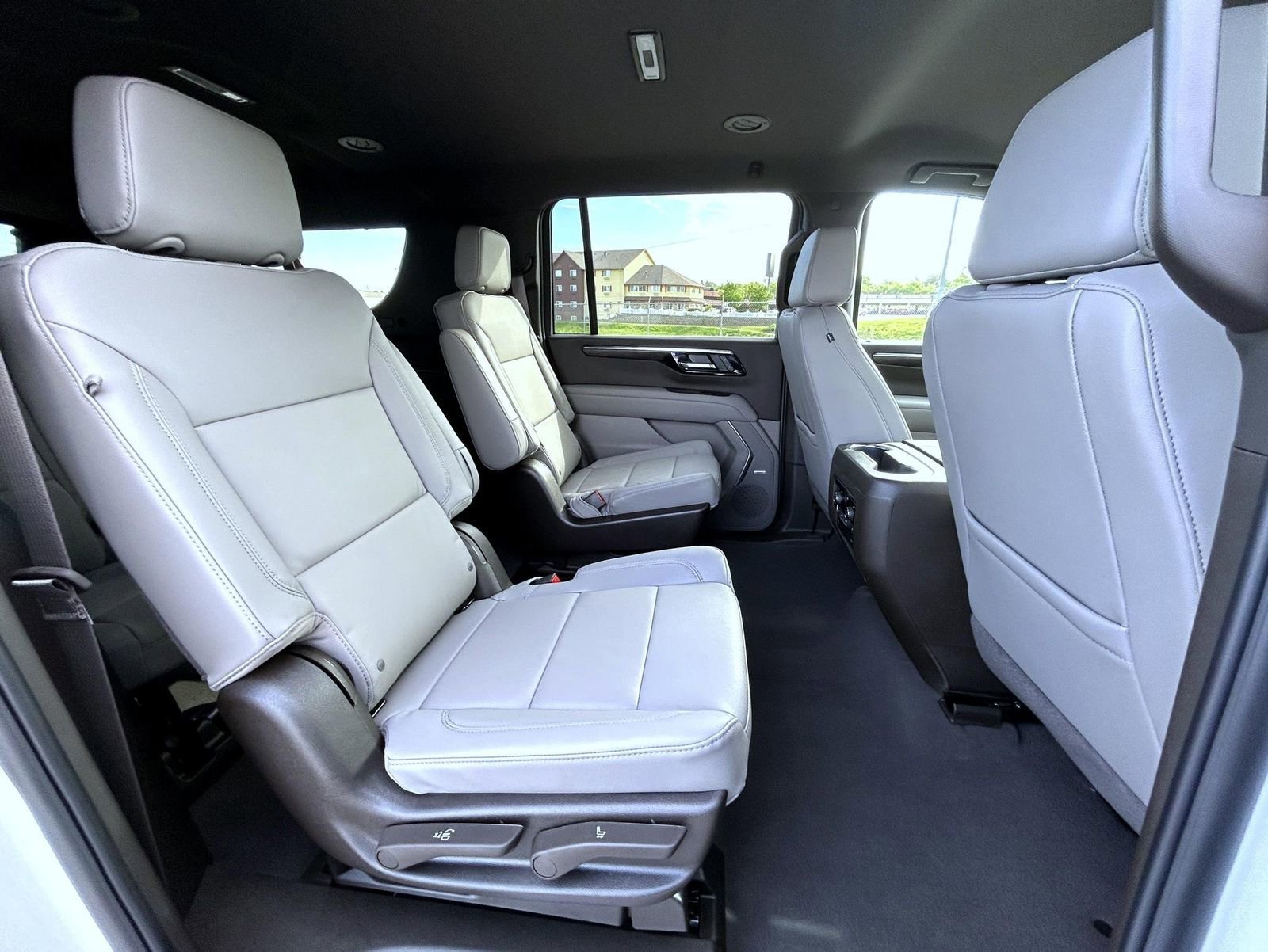 2026 Chevrolet Suburban LT - Photo 19
