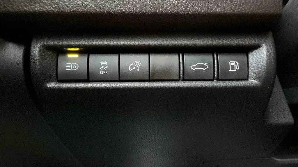 Used 2025 White Toyota LE image 40