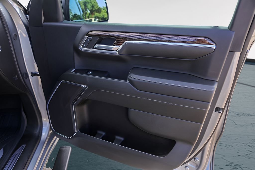 Used 2024 Sterling Metallic GMC Elevation image 30