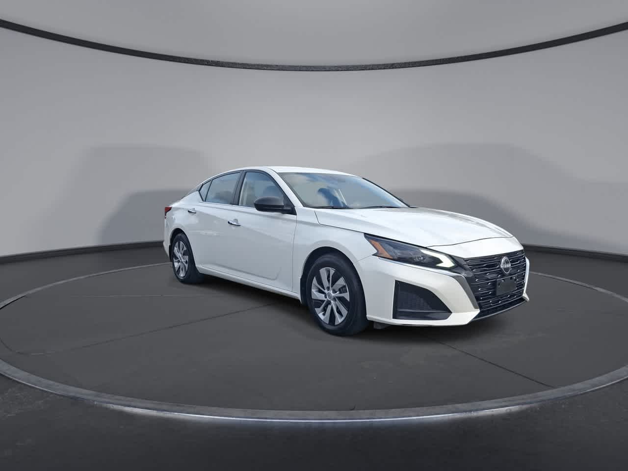 Certified Used 2024 Glacier White Nissan 2.5 S image 2