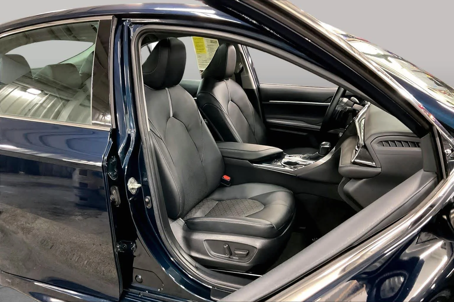 Used 2020 Galactic Aqua Mica Toyota XSE image 9