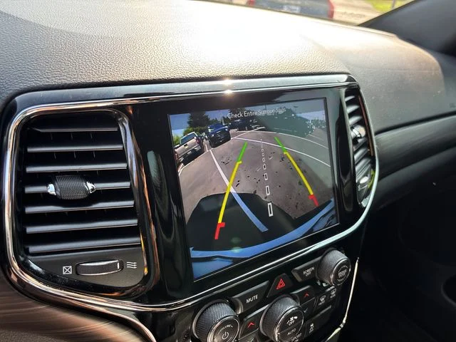 Used 2019 White Jeep Altitude image 22