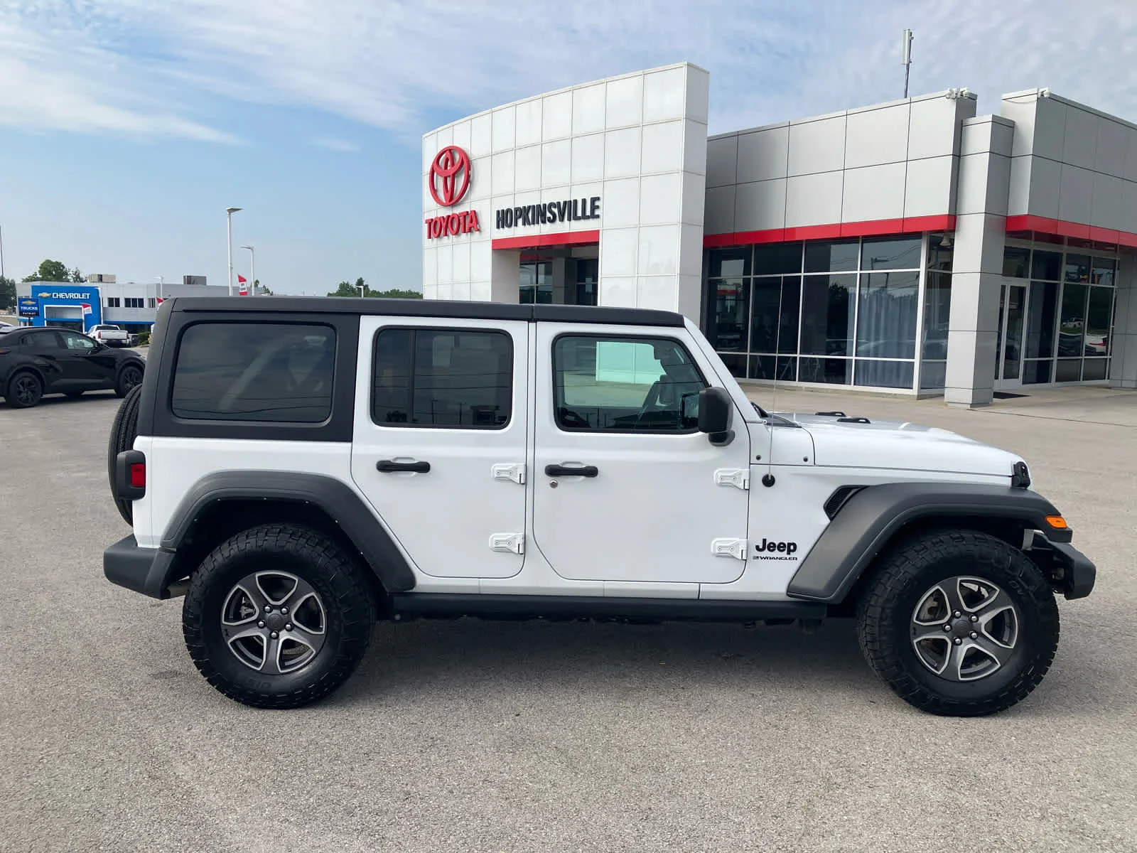 Used 2023 Bright White Clearcoat Jeep Sport S image 8