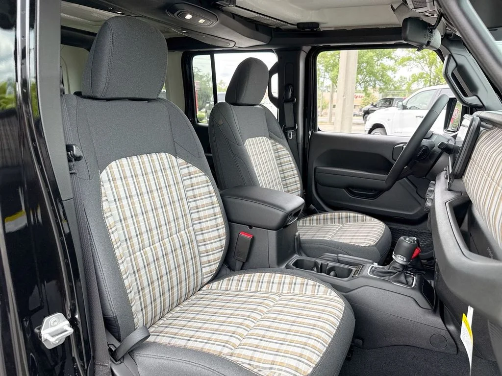New 2026 Black Clear-Coat Exterior Paint Jeep  image 29
