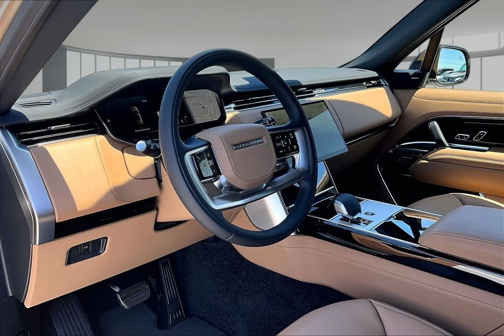 New 2026 SUNSET GOLD GLO Land Rover SE image 7