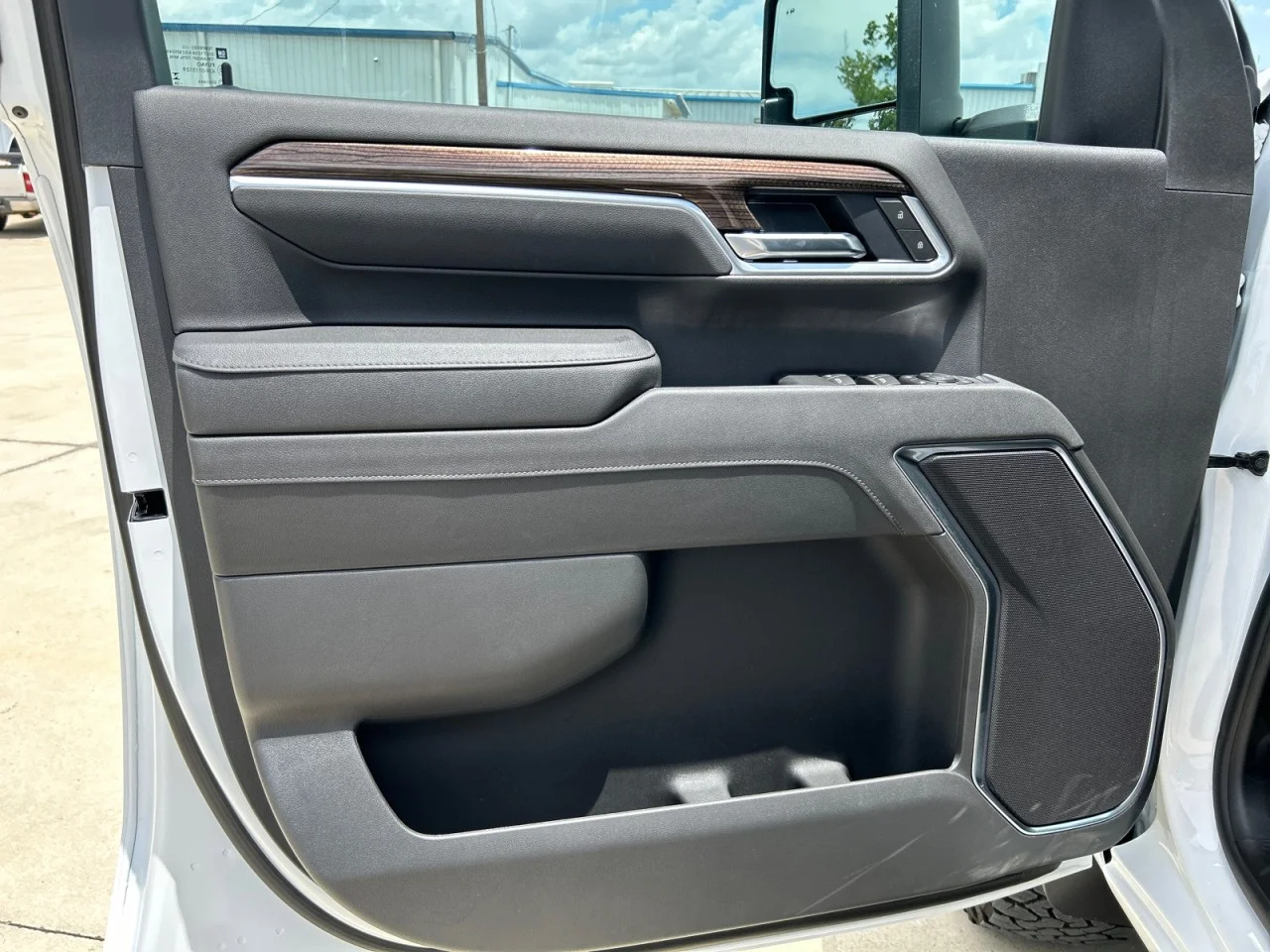 New 2026 Summit White Chevrolet LT image 10