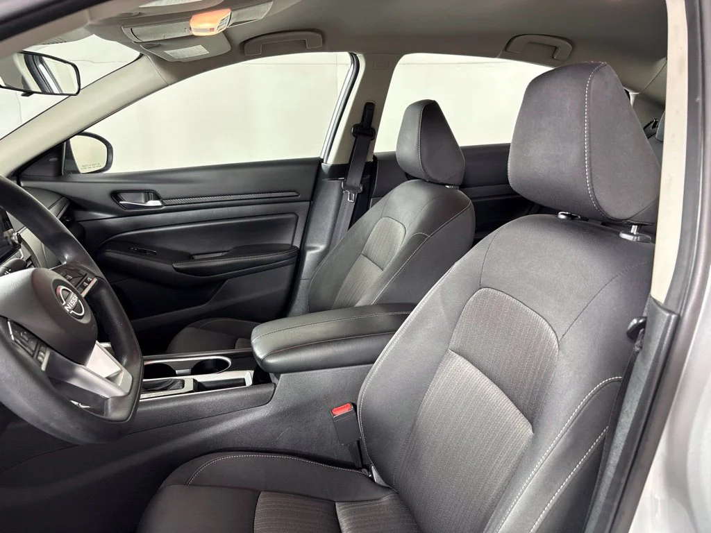 Used 2024 Silver Nissan 2.5 SV image 26