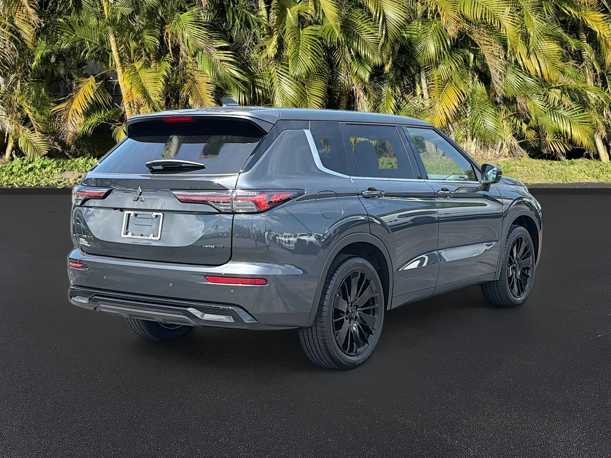 New 2026 Graphite Gray Mitsubishi LE 1.5T 2WD image 4