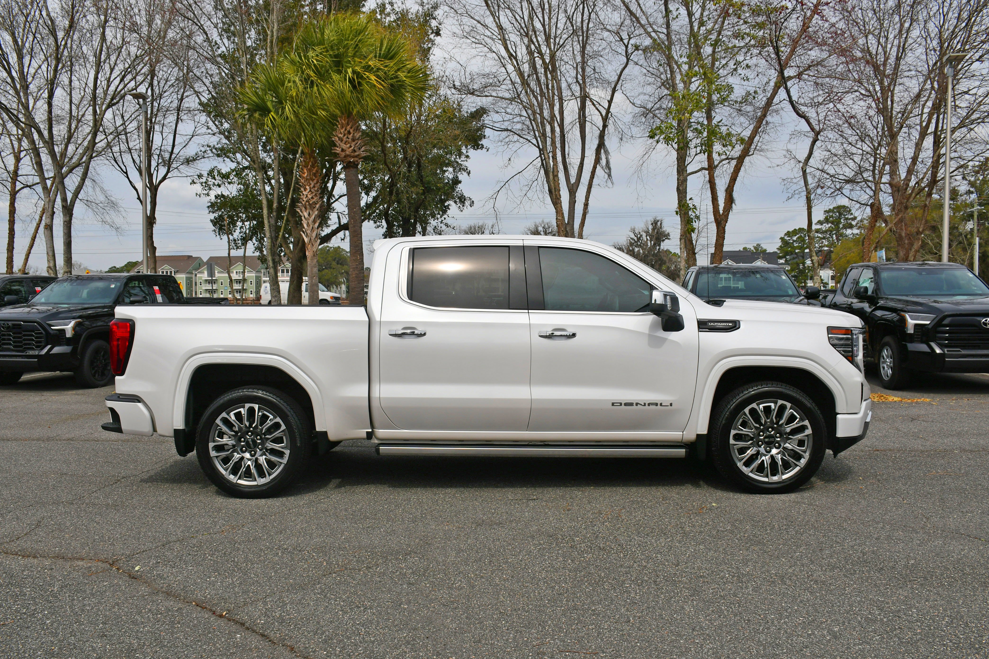 Used 2024 White GMC Denali Ultimate image 5