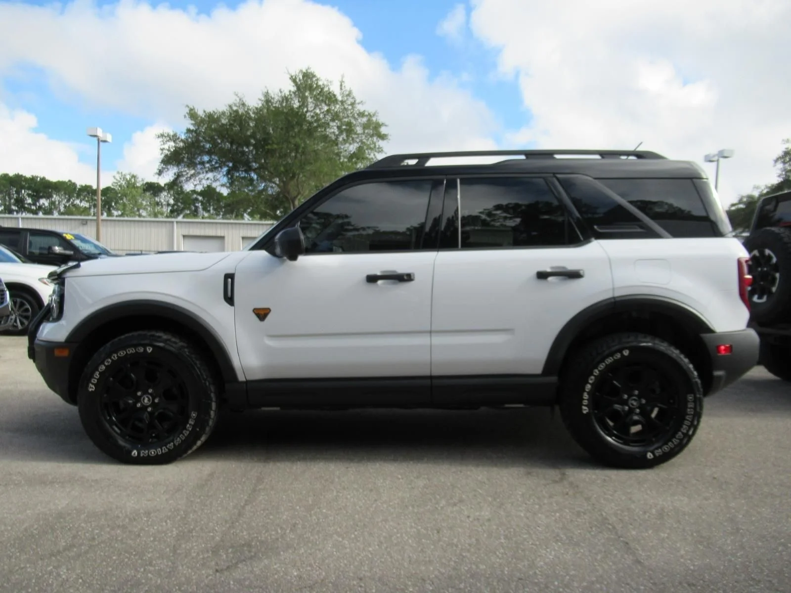 Used 2025 White Ford Badlands image 4