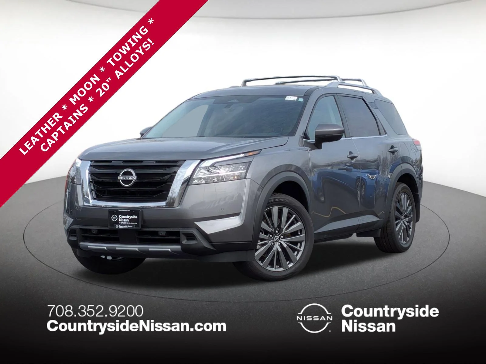 2025 Nissan Pathfinder SL 2WD's photo