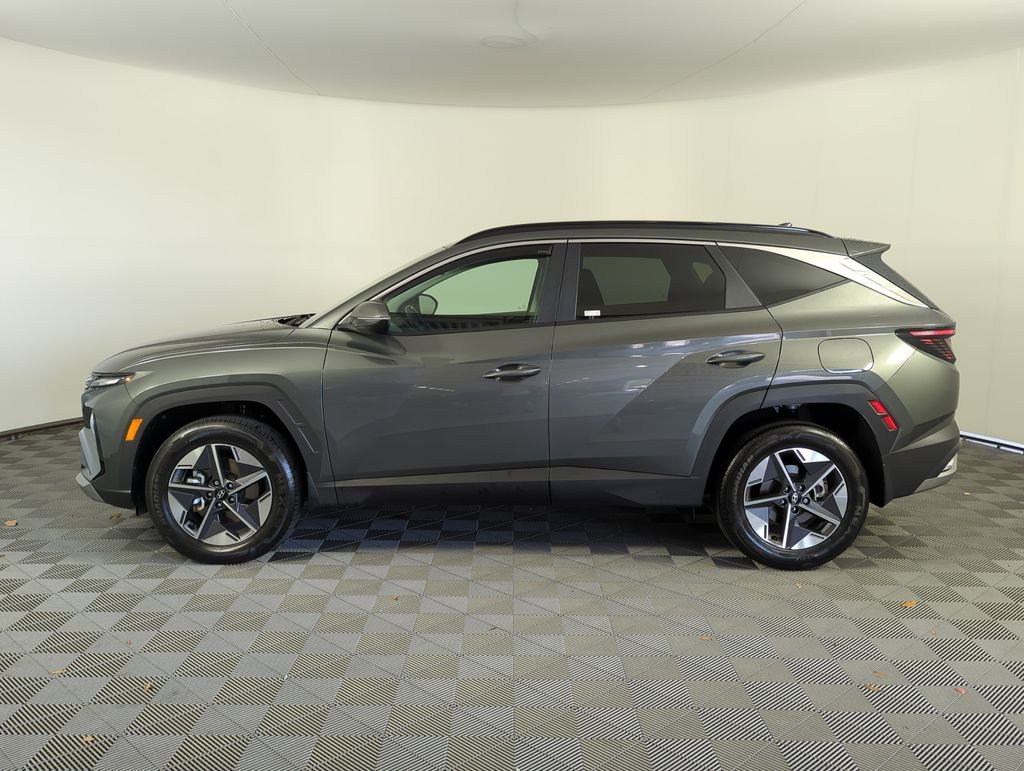 Used 2025 Gray Hyundai SEL Convenience image 3