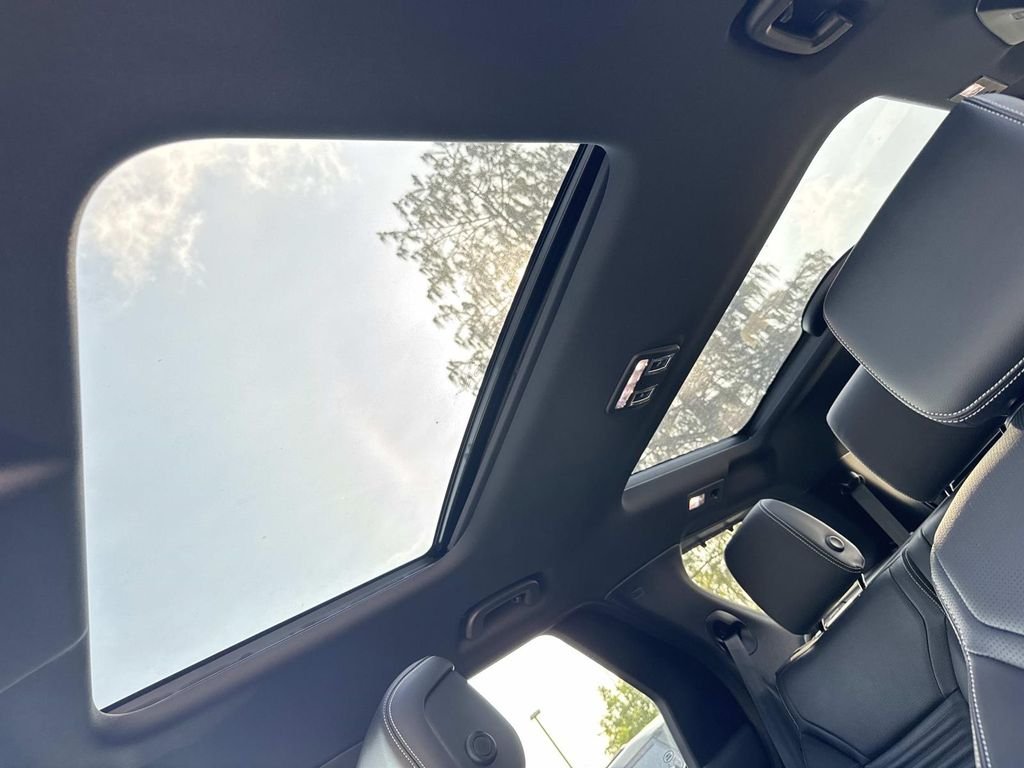 New 2026 Carpathian Grey Land Rover S image 11