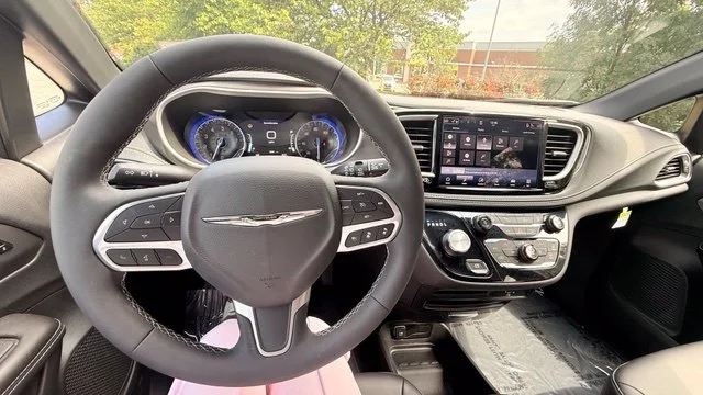 2026 Chrysler Pacifica Select - Photo 10