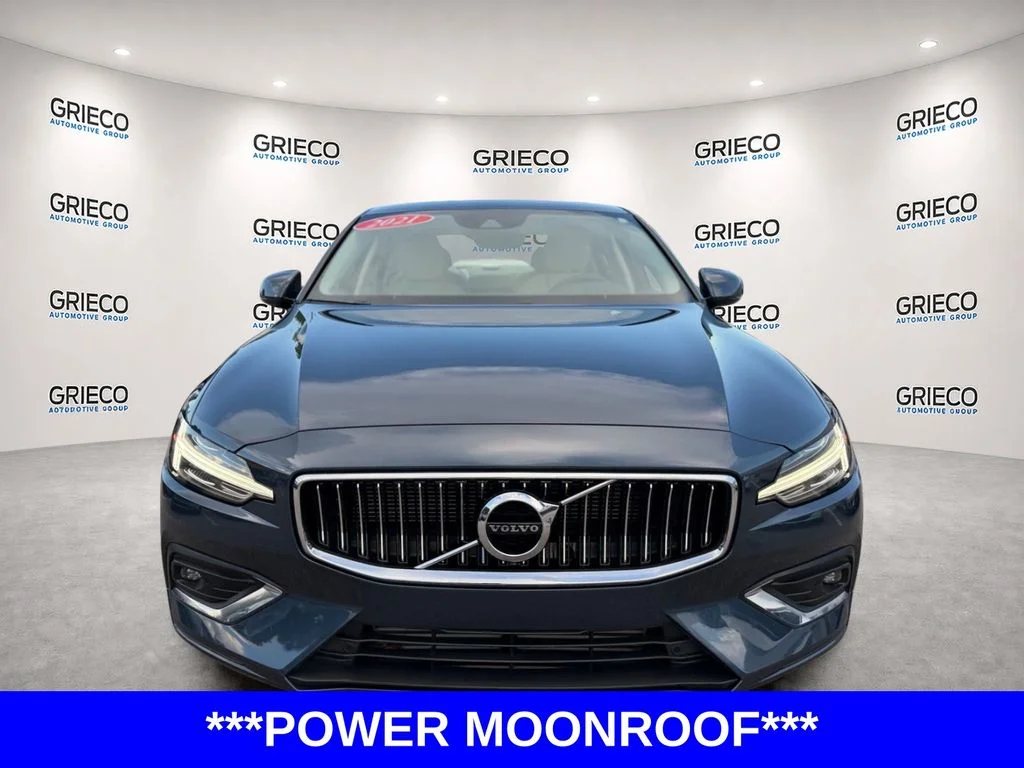 Used 2021 Blue Volvo T5 Inscription image 2