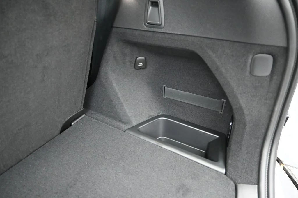 Used 2026 Aurora Silver Volvo Core image 15
