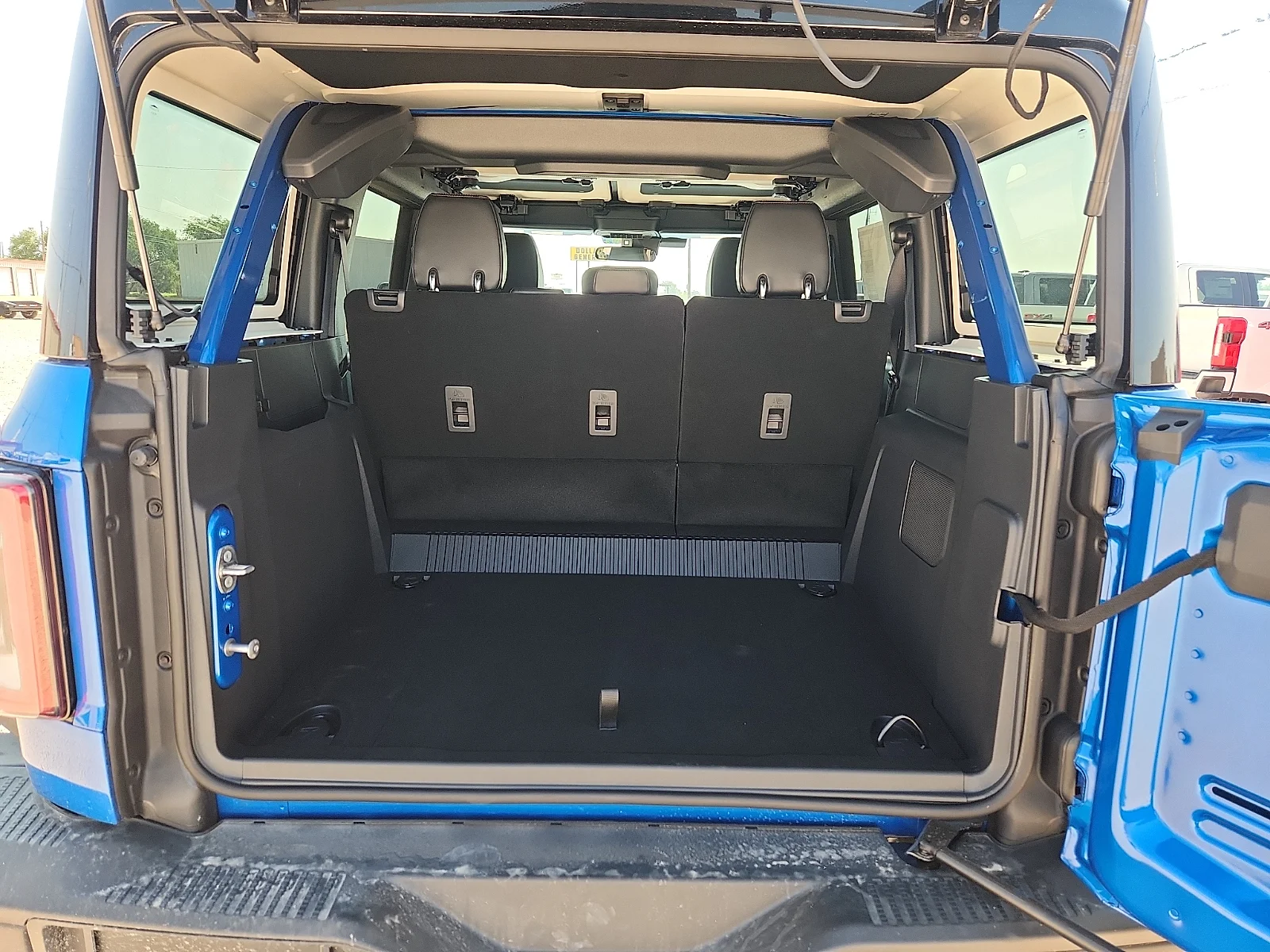 New 2026 Velocity Blue Metallic Ford Badlands® image 12