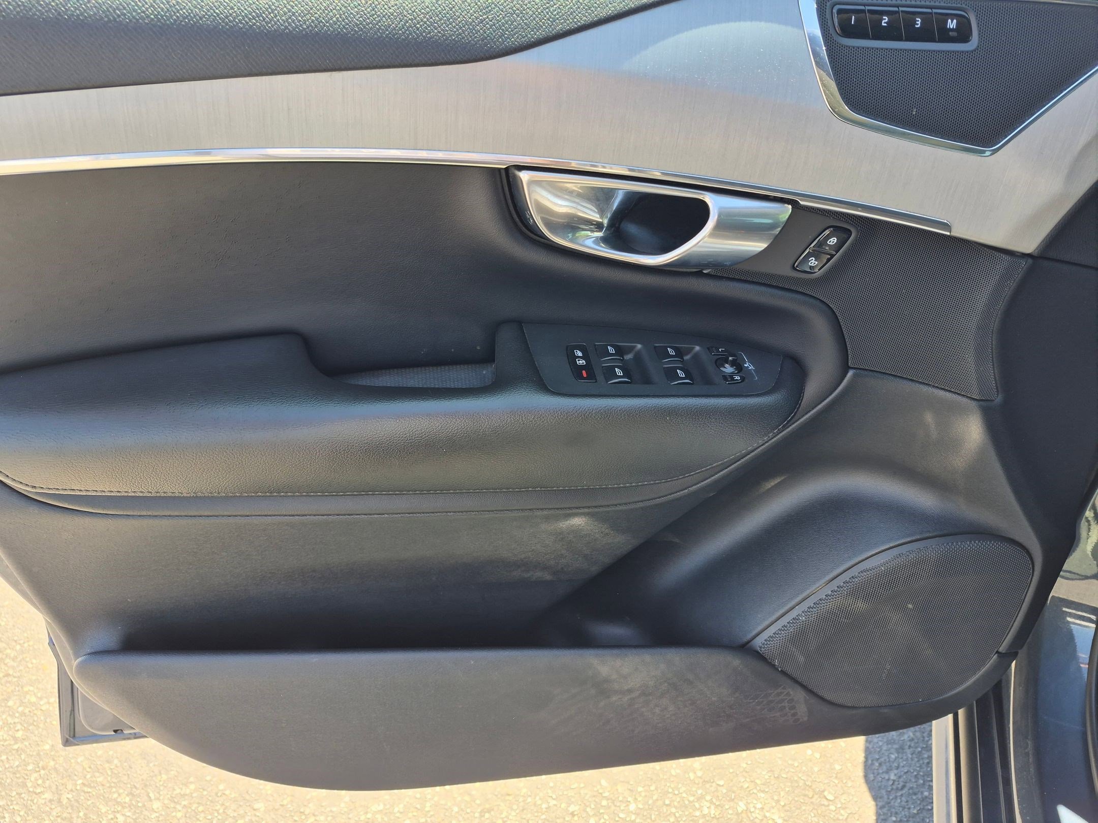 Used 2021 Denim Blue Metallic Volvo Momentum image 12