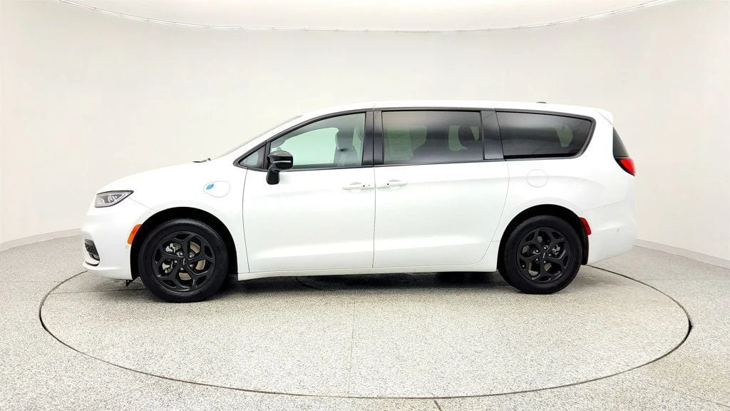 Used 2024 Bright White Clearcoat Chrysler Hybrid S Appearance Pkg image 8