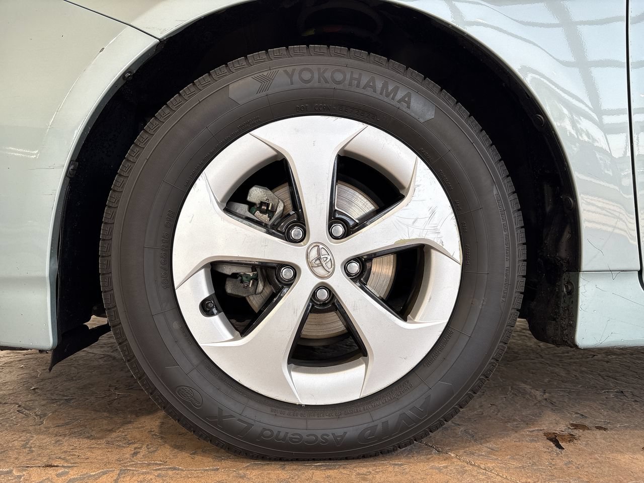 Used 2015 Pearl Toyota Four image 10