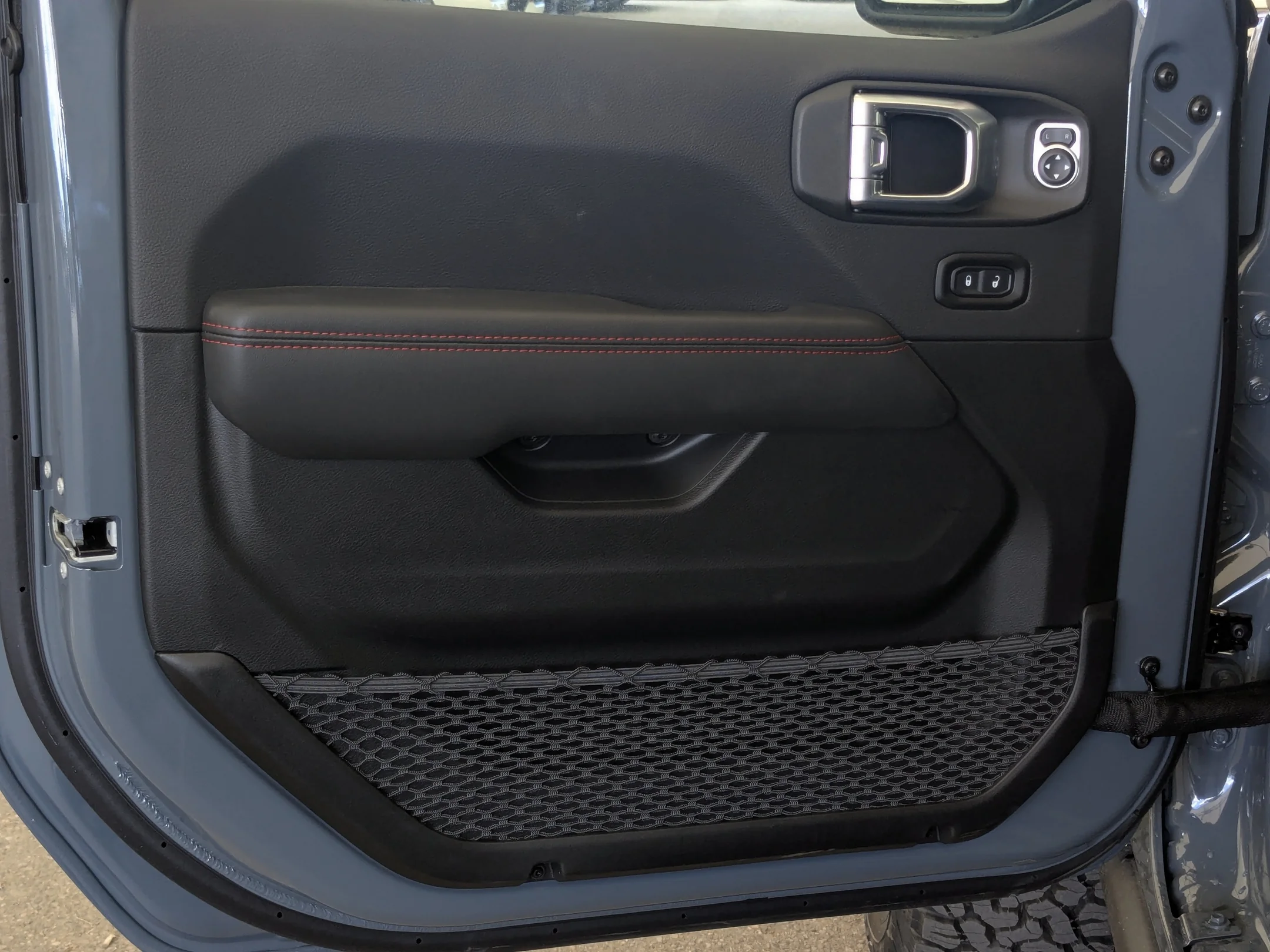 New 2026 Dark blue Jeep Rubicon - - 4x4 - 8-Spd Auto - Nappa Leather Seats - Black Freedom Top - Convenience Grp & More! image 12