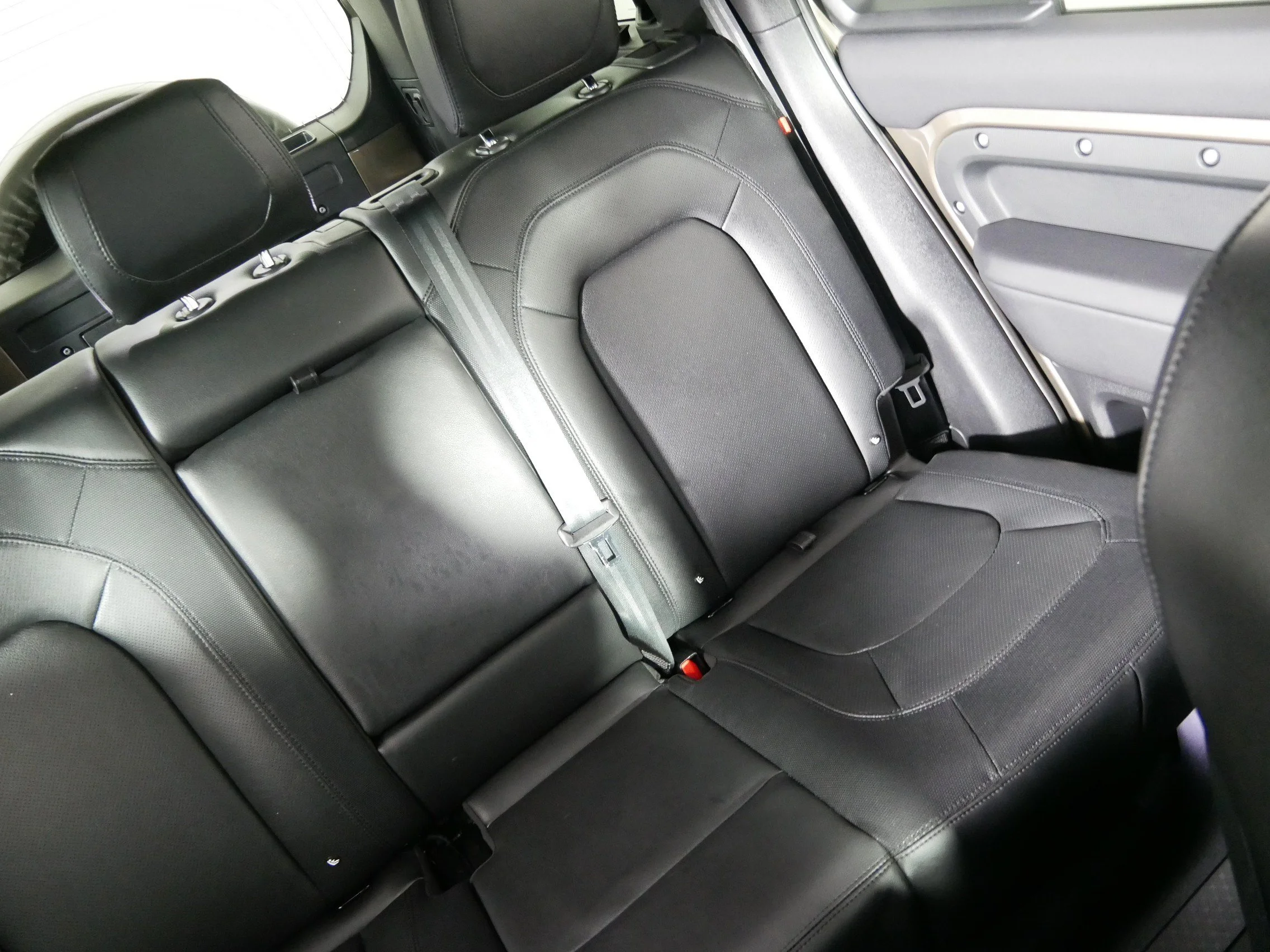 Used 2024 BRONZE Land Rover X-Dynamic SE image 14