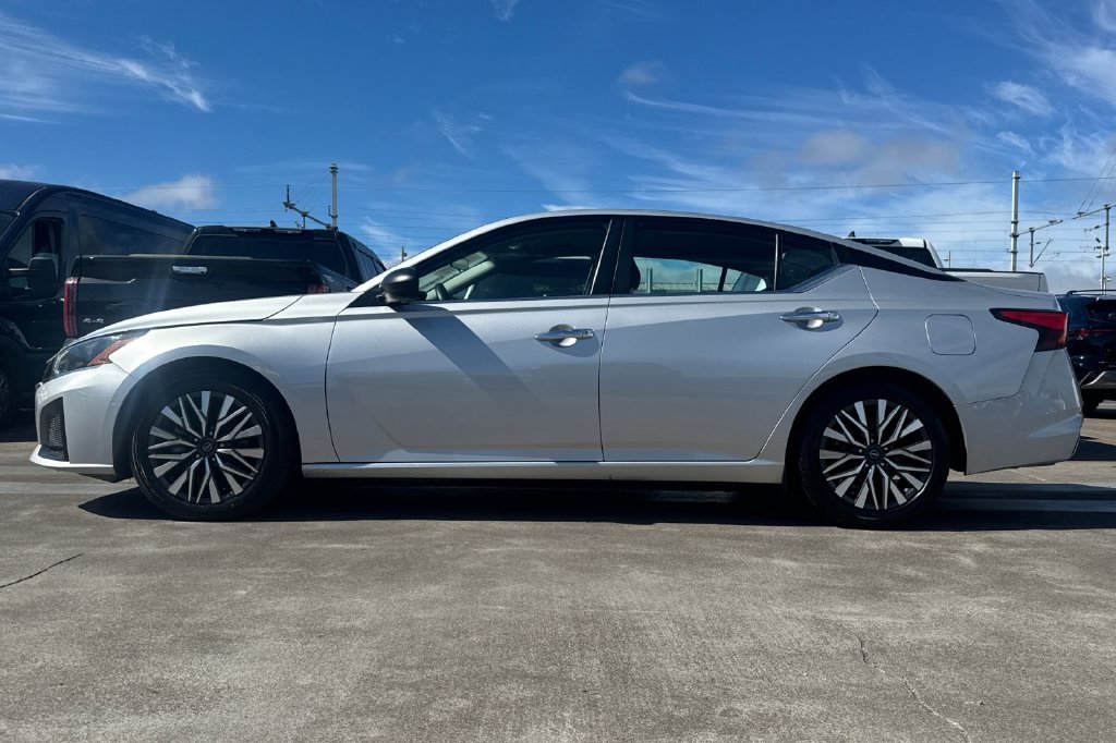Used 2024 Silver Nissan 2.5 SV image 7