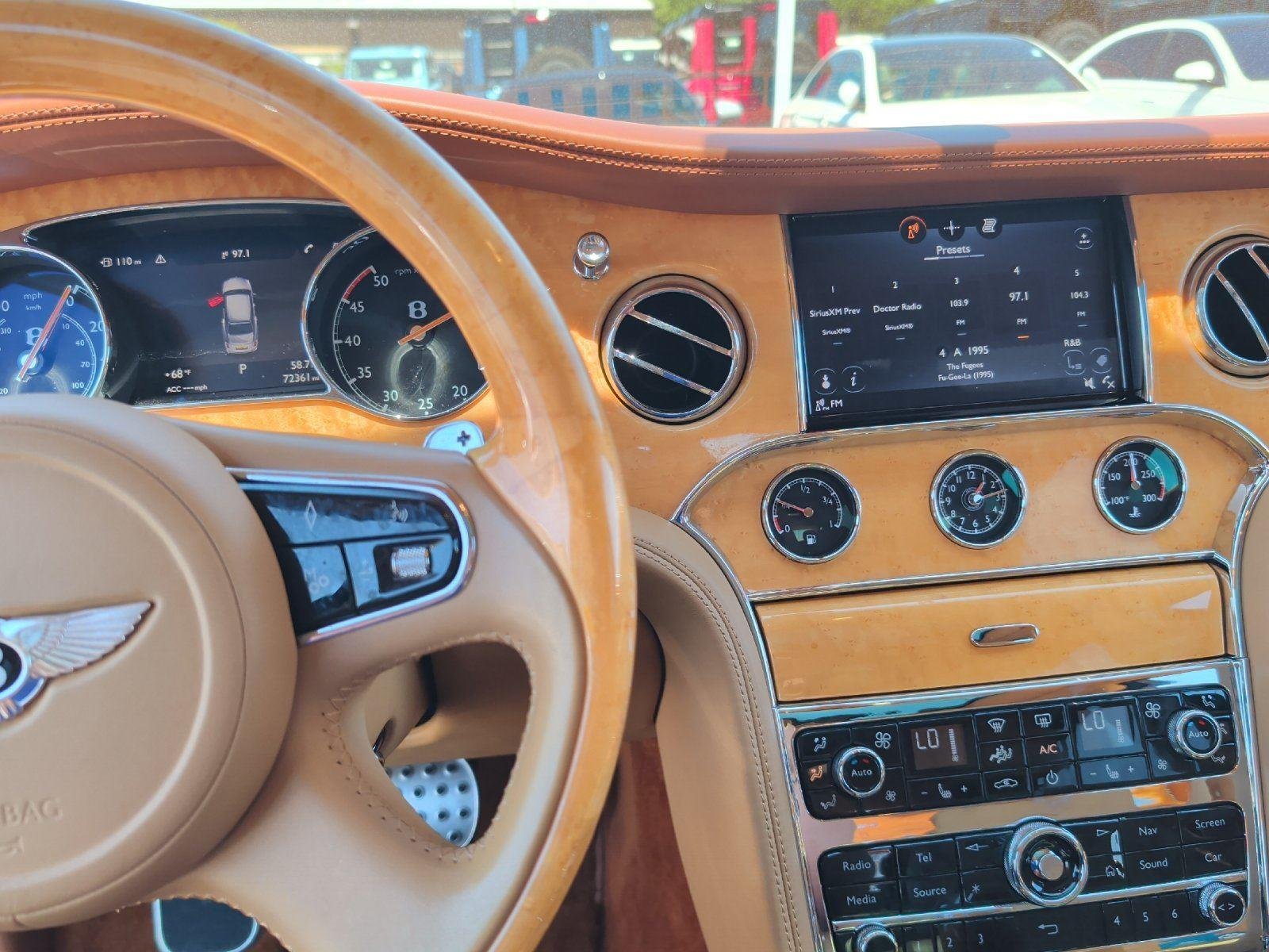 Used 2017 Glacier White Bentley Base image 8