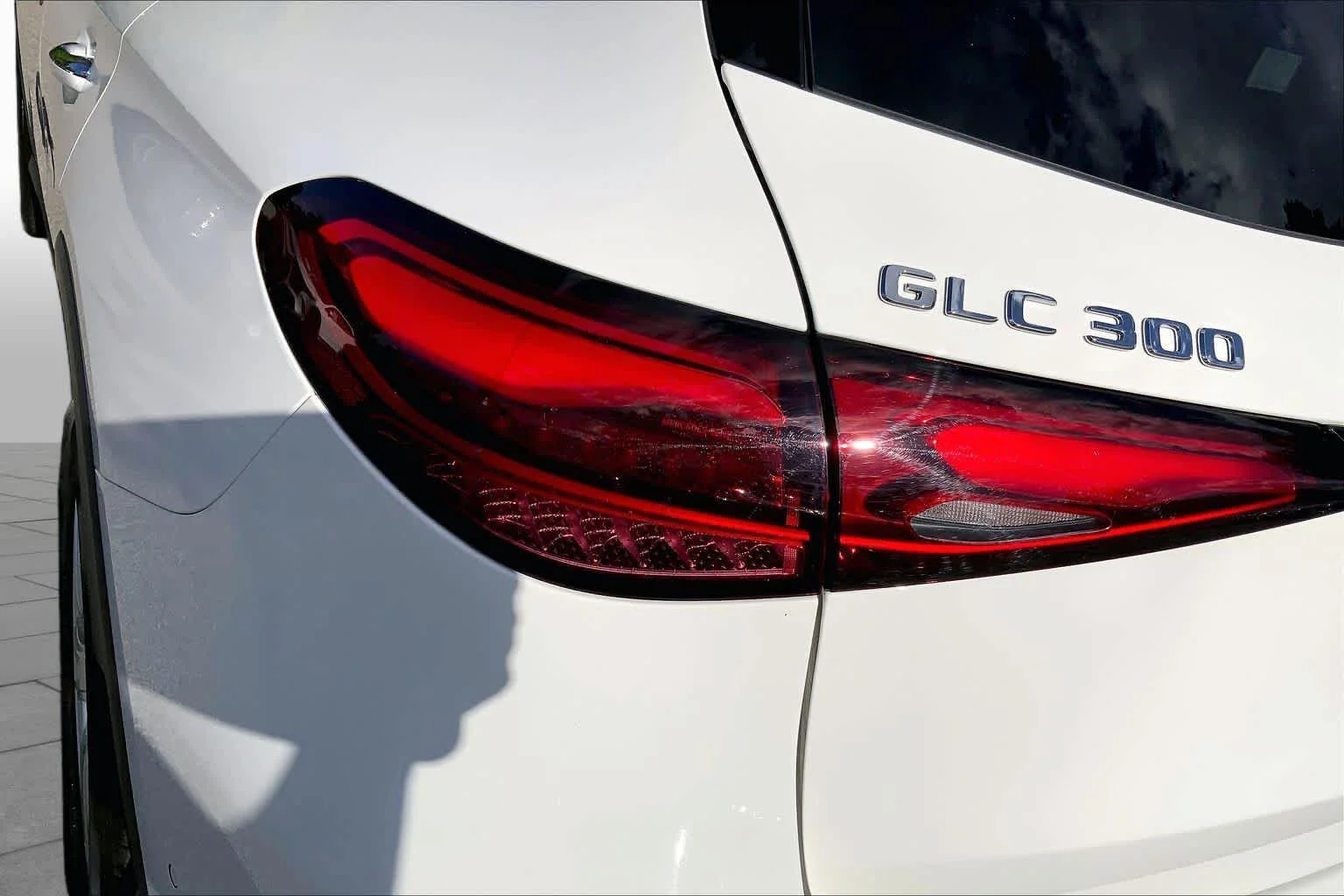 Certified Used 2025 Polar White Mercedes-Benz GLC 300 image 28