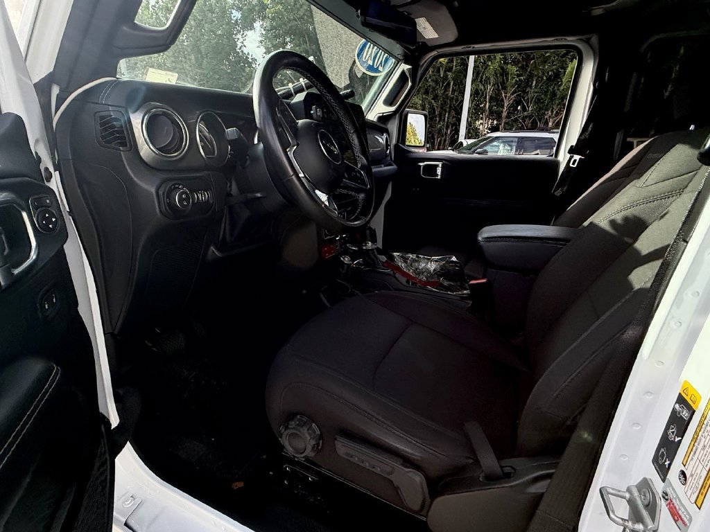 Used 2022 White Jeep Overland image 11
