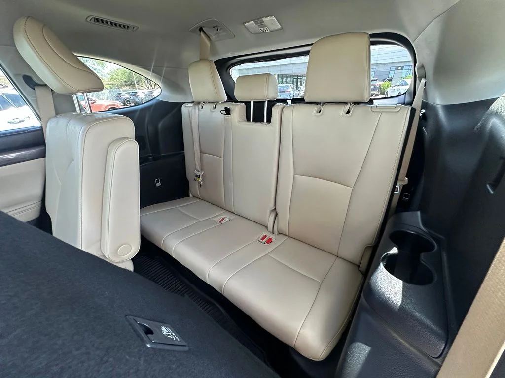 Used 2023  Toyota Limited image 18