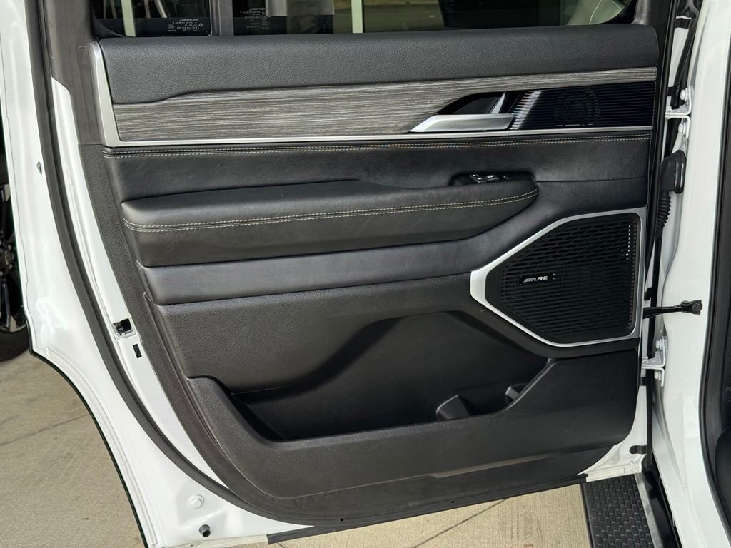 Used 2024 White Jeep Series III image 22