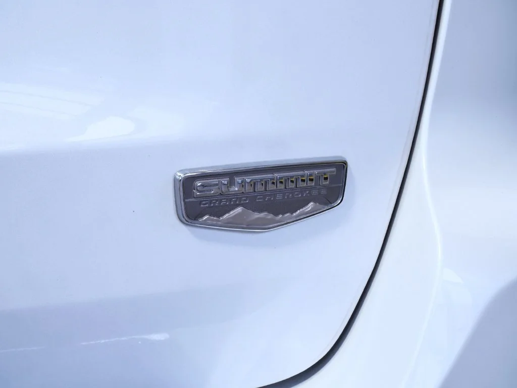 Used 2017 White Jeep Summit image 7