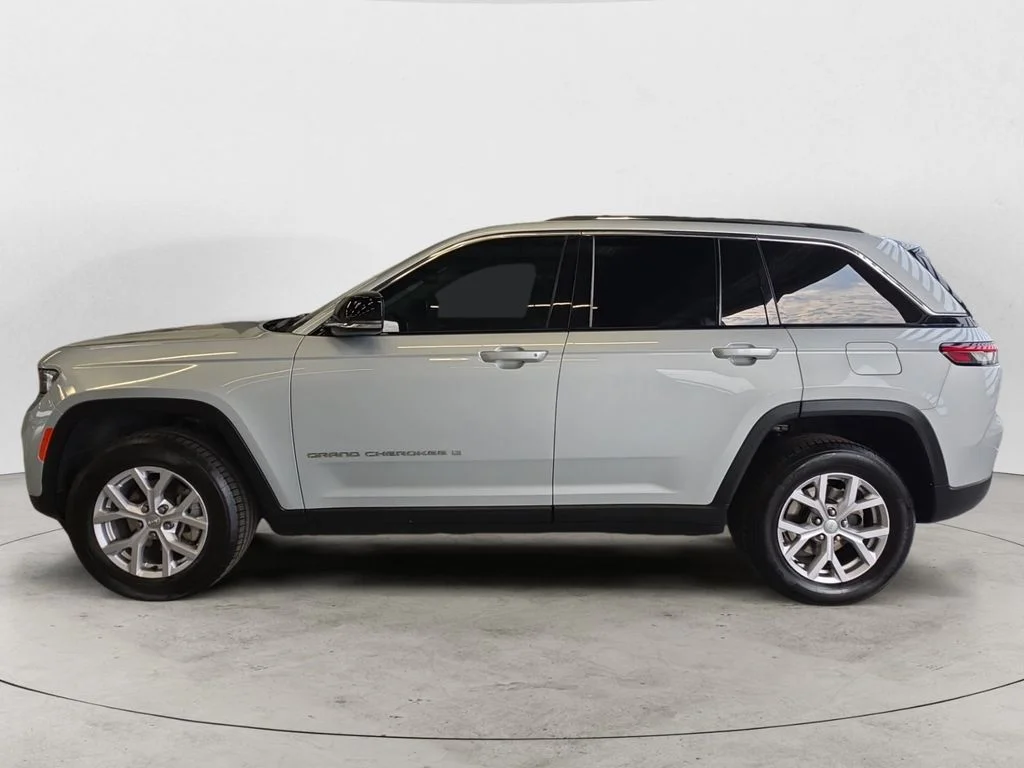 Used 2022 Silver Jeep Limited image 8