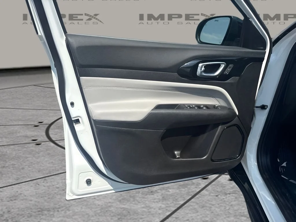 Used 2025 White Jeep Limited image 22