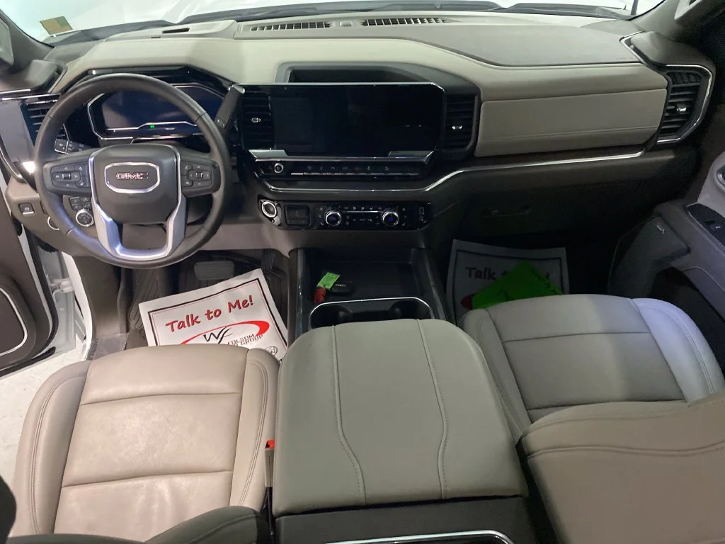 Used 2025 White GMC SLT image 19