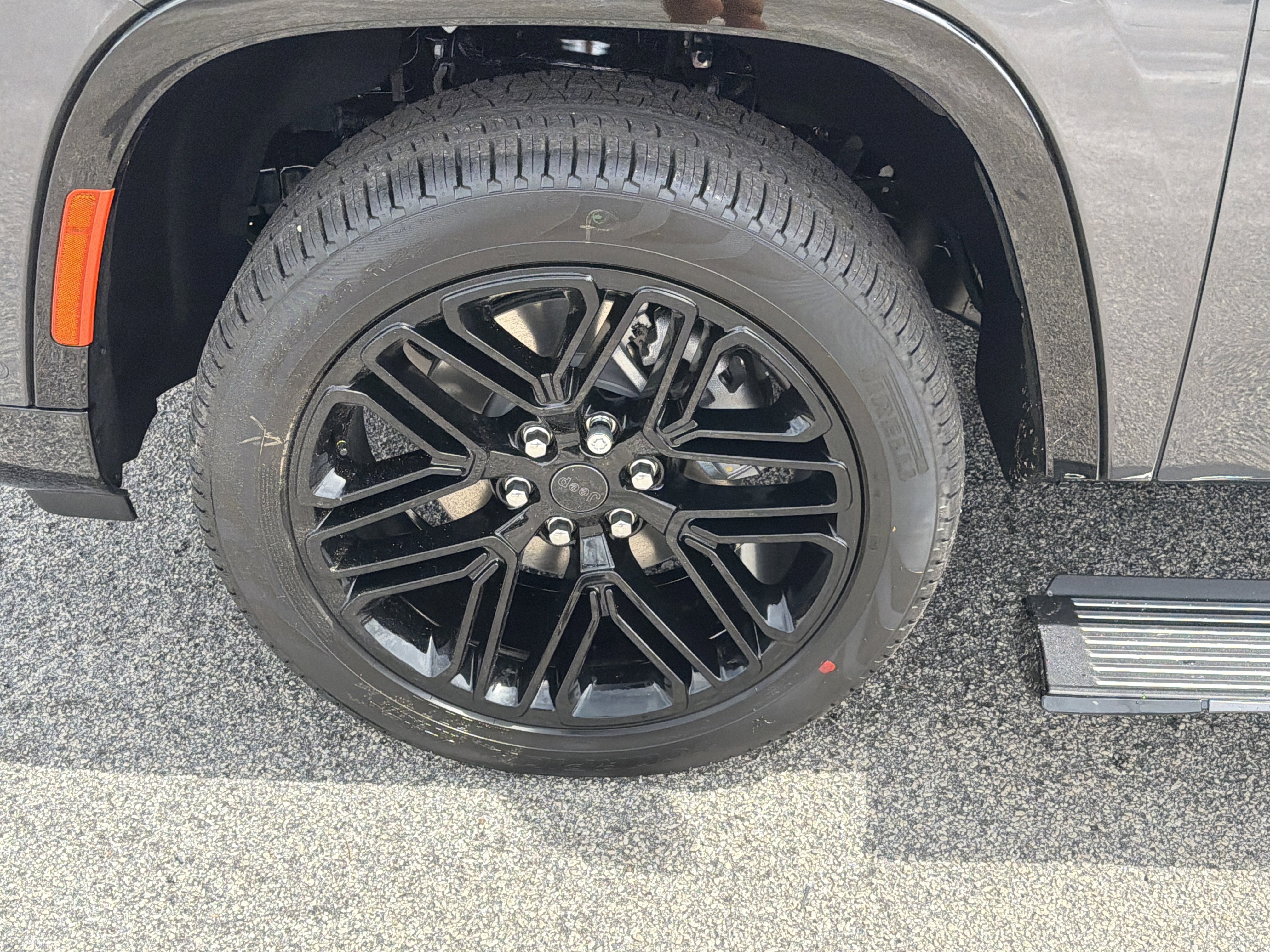 New 2026 Baltic-Gray Metallic Clear-Coat Exterior Paint Jeep Limited Reserve image 12