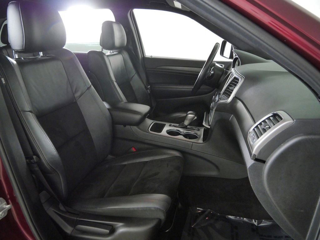 Used 2017 Red Jeep Altitude image 19