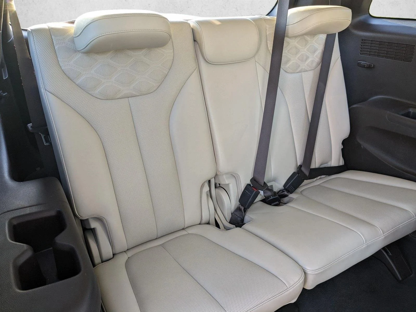 Used 2021 Becketts Black Hyundai Calligraphy image 19