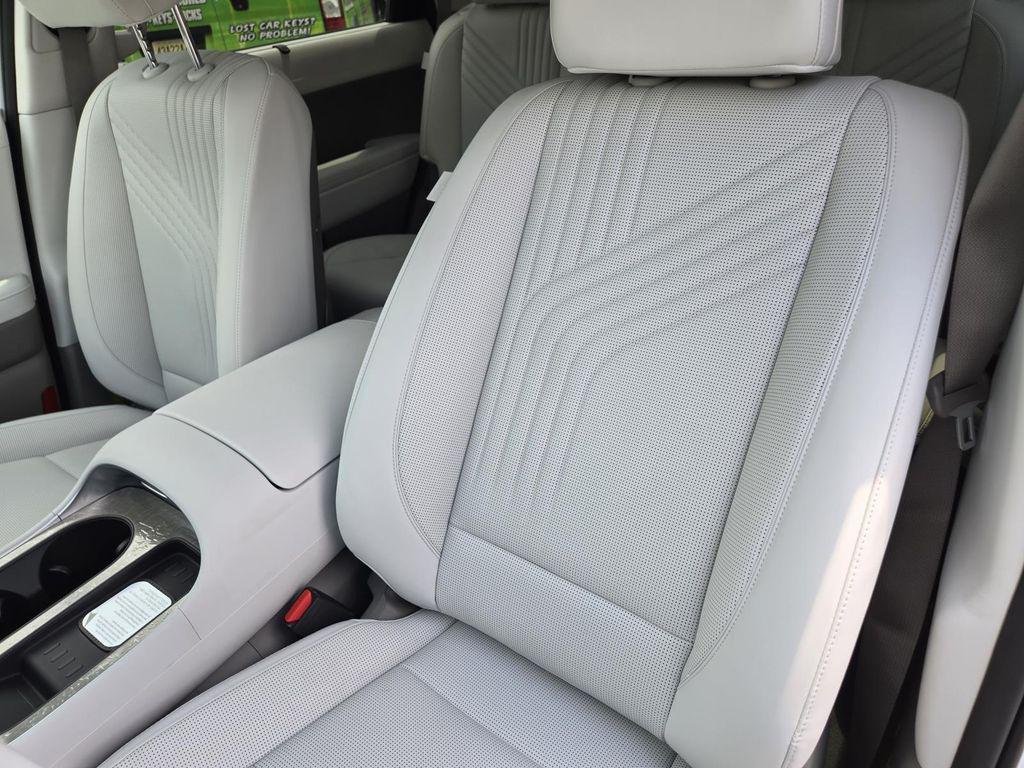 New 2026 White Hyundai Blue SEL 7P image 16
