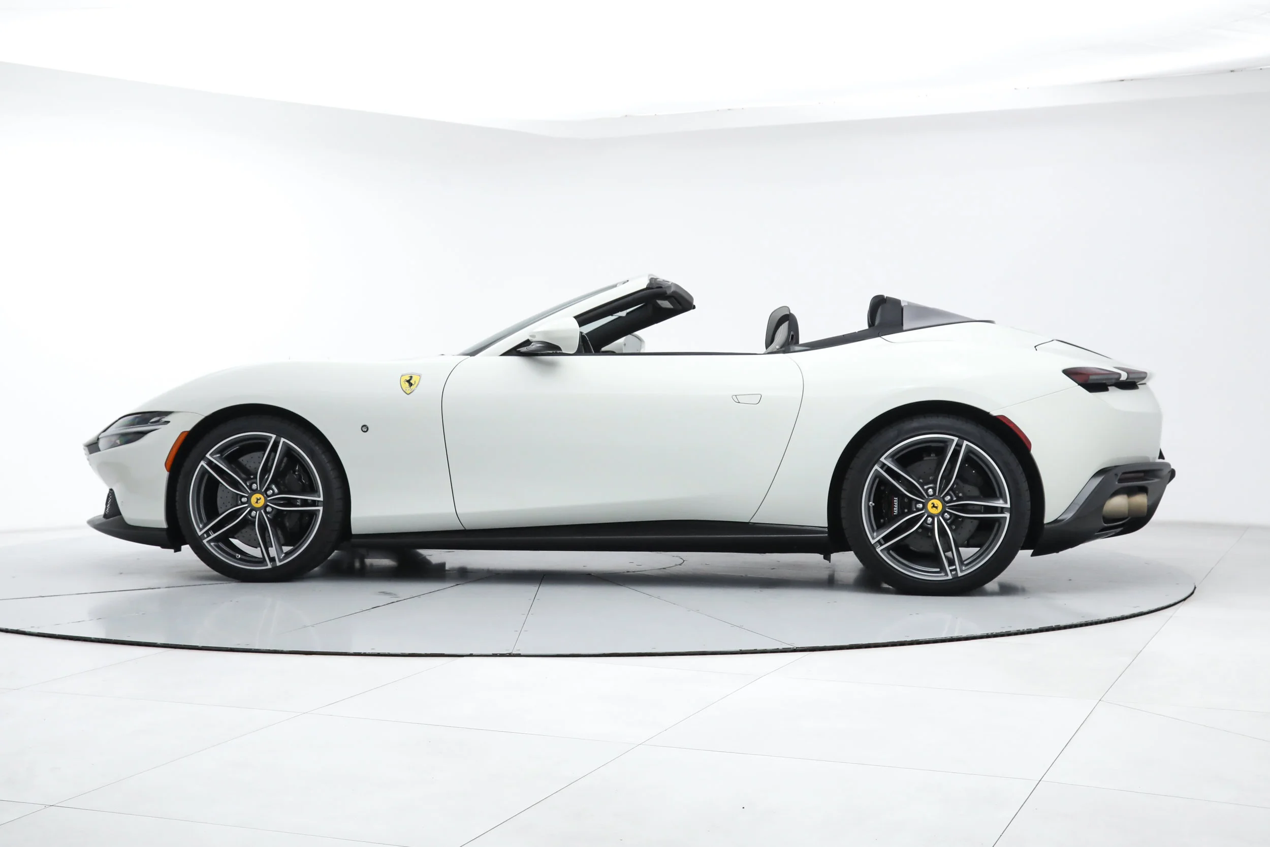 Used 2024 White Ferrari  image 4
