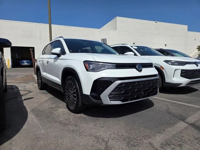 2025 Volkswagen Taos 1.5T SE's photo