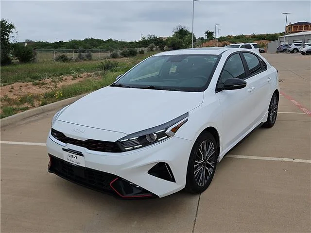 Used 2024 Snow White Pearl KIA GT-Line (IVT) image 1
