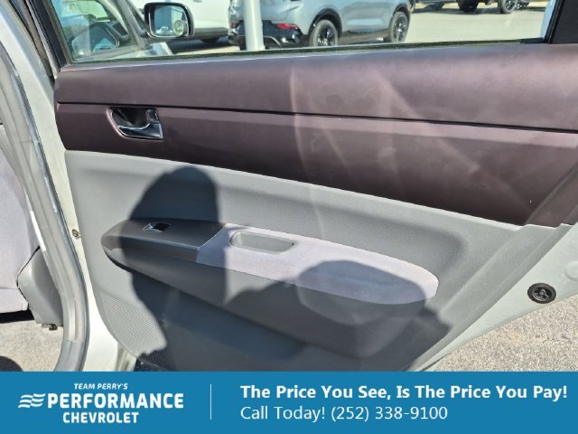 Used 2005 Silver Toyota Base image 22