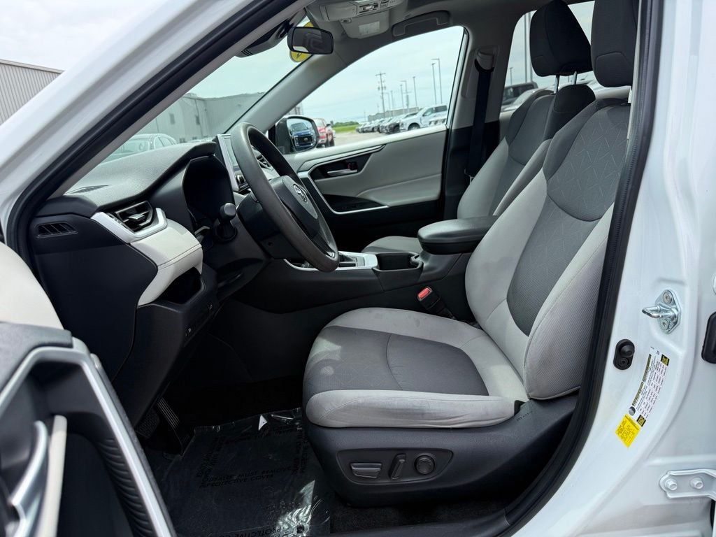 Used 2025 Ice Toyota XLE image 5