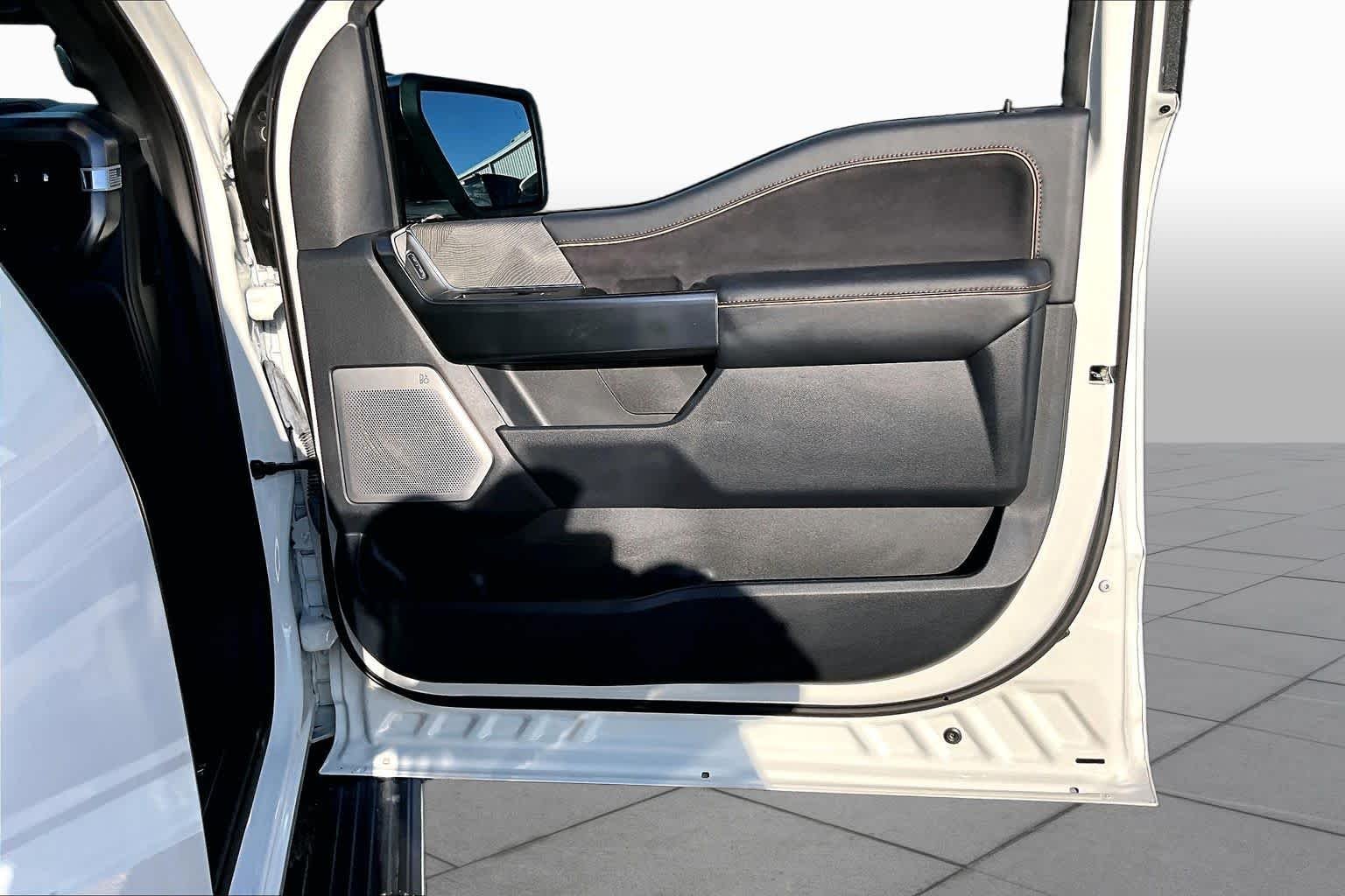 Used 2023 Star White Metallic Tri-Coat Ford Platinum image 24
