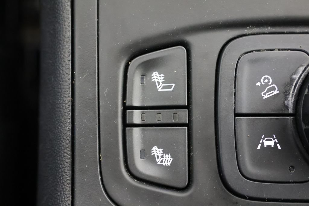 Used 2023 White GMC SLE image 15