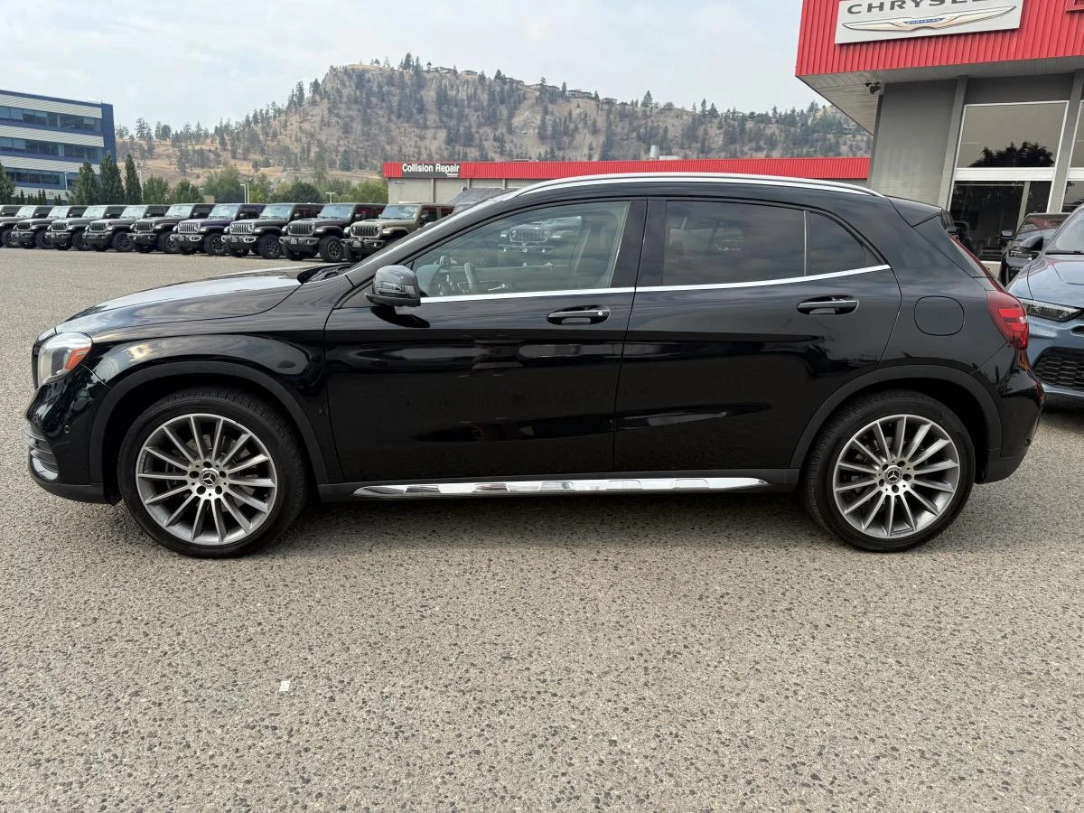 Used 2019 Black Mercedes-Benz Gla250 4matic image 3